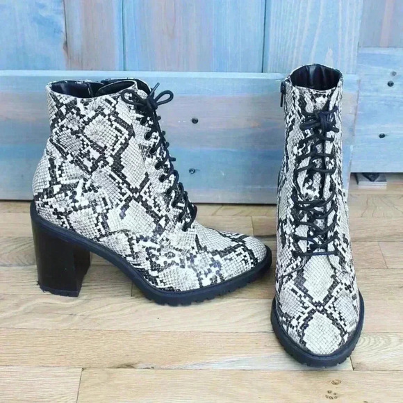 Faux Snakeskin Boots Forever 21 Lace Up Ankle Boots Side Zipper Size 10 NWOT - Picture 2 of 5